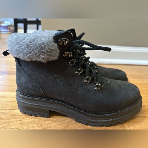 MGemi black, alpine buckskin leather boot. Lace up-front, shearling at ankle. - Picture 4 of 7